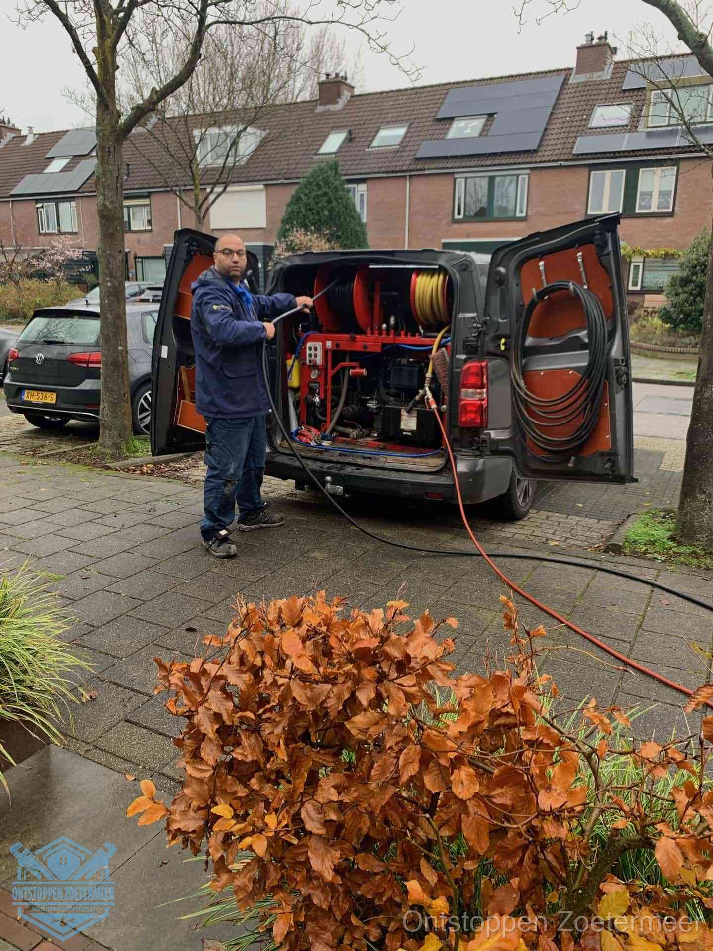 Rioolservice in de wijk in Zoetermeer